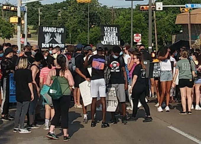 Black+Lives+Matter+protestors+gather+in+Arlington.+Junior+Tiana+Hall+joined+the+June+14+march+with+her+sister+and+mother.